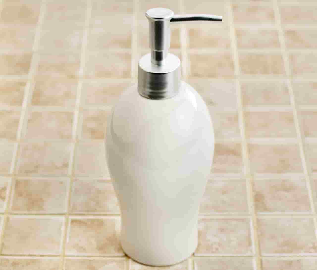 小区群接种疫苗(上海不接种疫苗不让进小区)