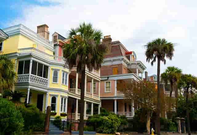 女主人被月嫂推下河