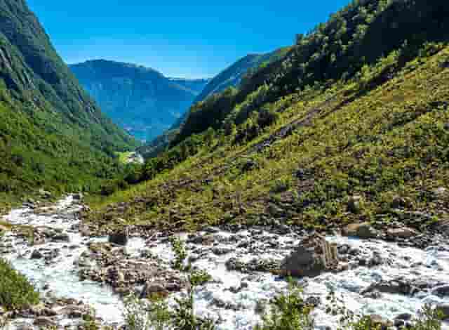 三三搞笑视频村里的兄弟(三三搞笑视频全集吃酒席)